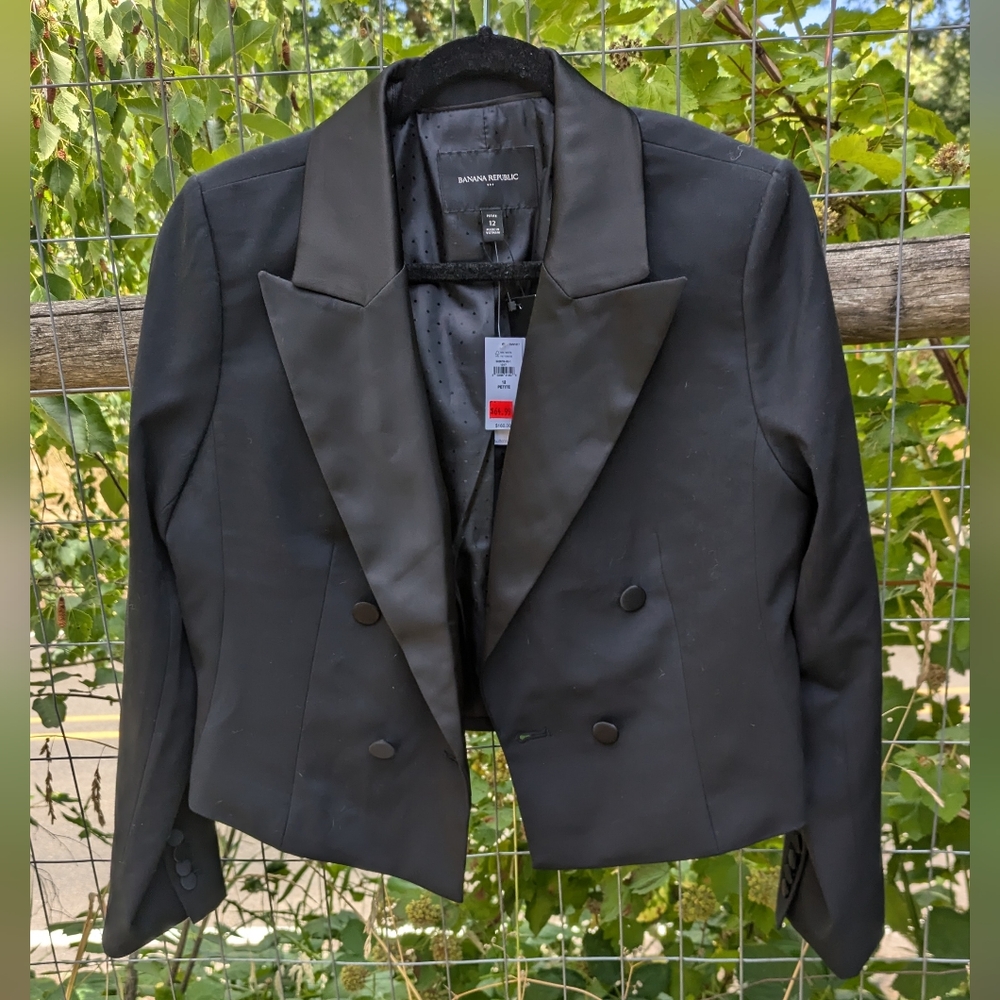 Banana Republic cropped tuxedo suit blazer